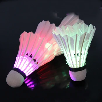 4 Buc Întuneric de Noapte cu LED-uri Colorate Feather Shuttlecocks Shuttlecock Iluminat Badminton Minge Accesorii de Lumină la fața Locului de Transfer cocoș